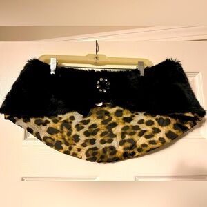 NEW with Tags Laundry by Shelli Segal Fashion Accessories Faux Fur Shawl Wrap.